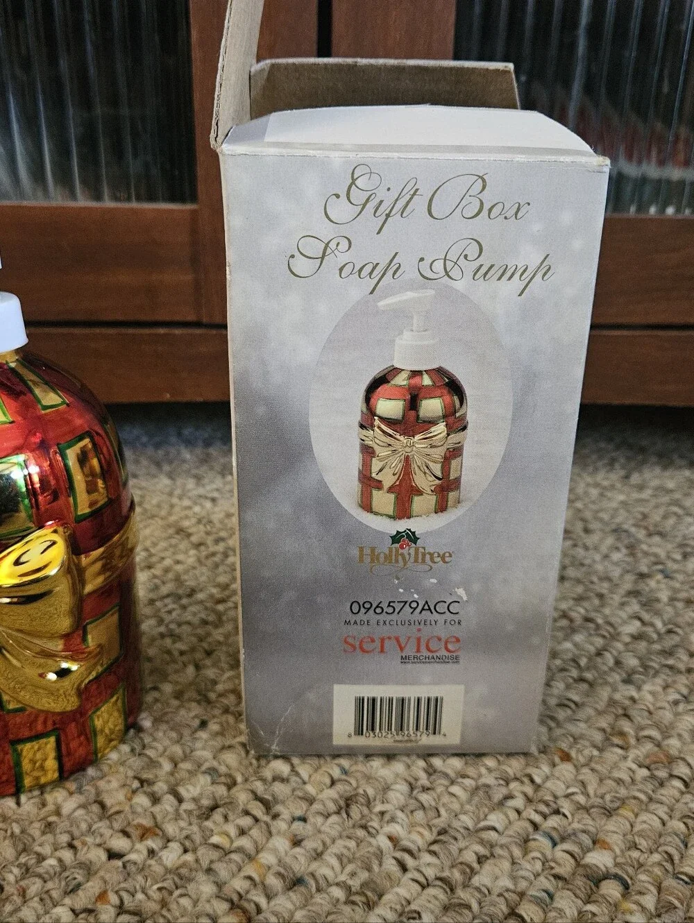 HollyTree Christmas Gift Box Soap Pump